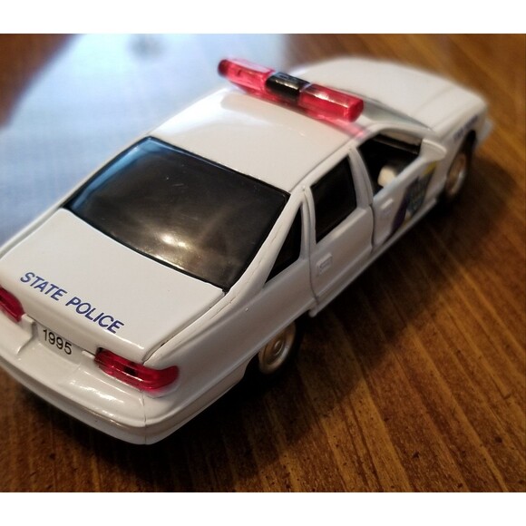 New Jersey State Police Road Champs die cast police car 1:43 scale - Picture 2 of 12